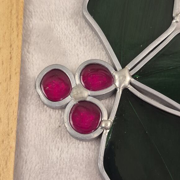 Vtg Christmas Holly Plant Stained Glass Suncatcher Hand Made Window Decoration - Picture 4 of 6